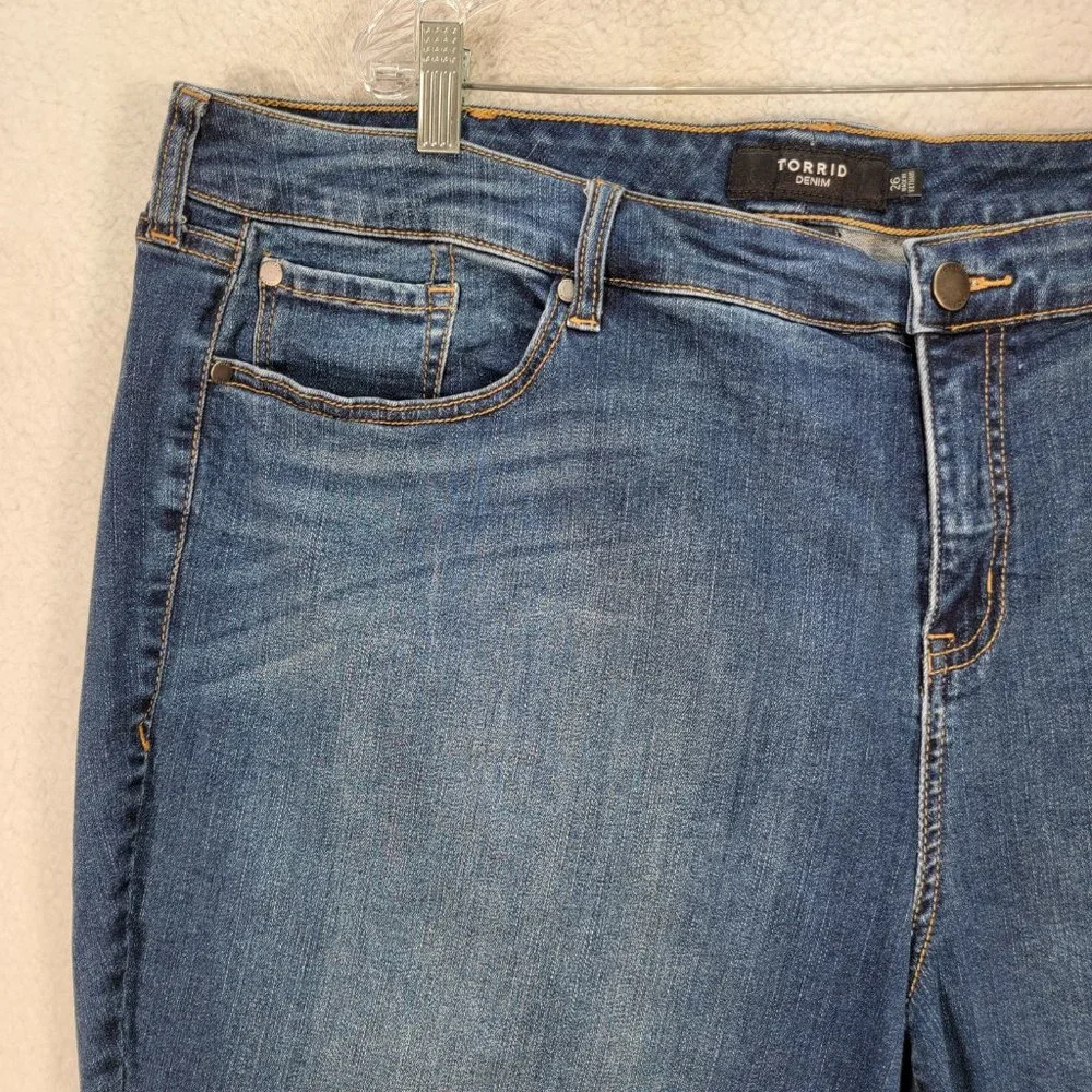 Torrid Plus Size Dark Blue Denim Stretch Mid Rise Cropped Straight Jeans - Picture 3 of 15